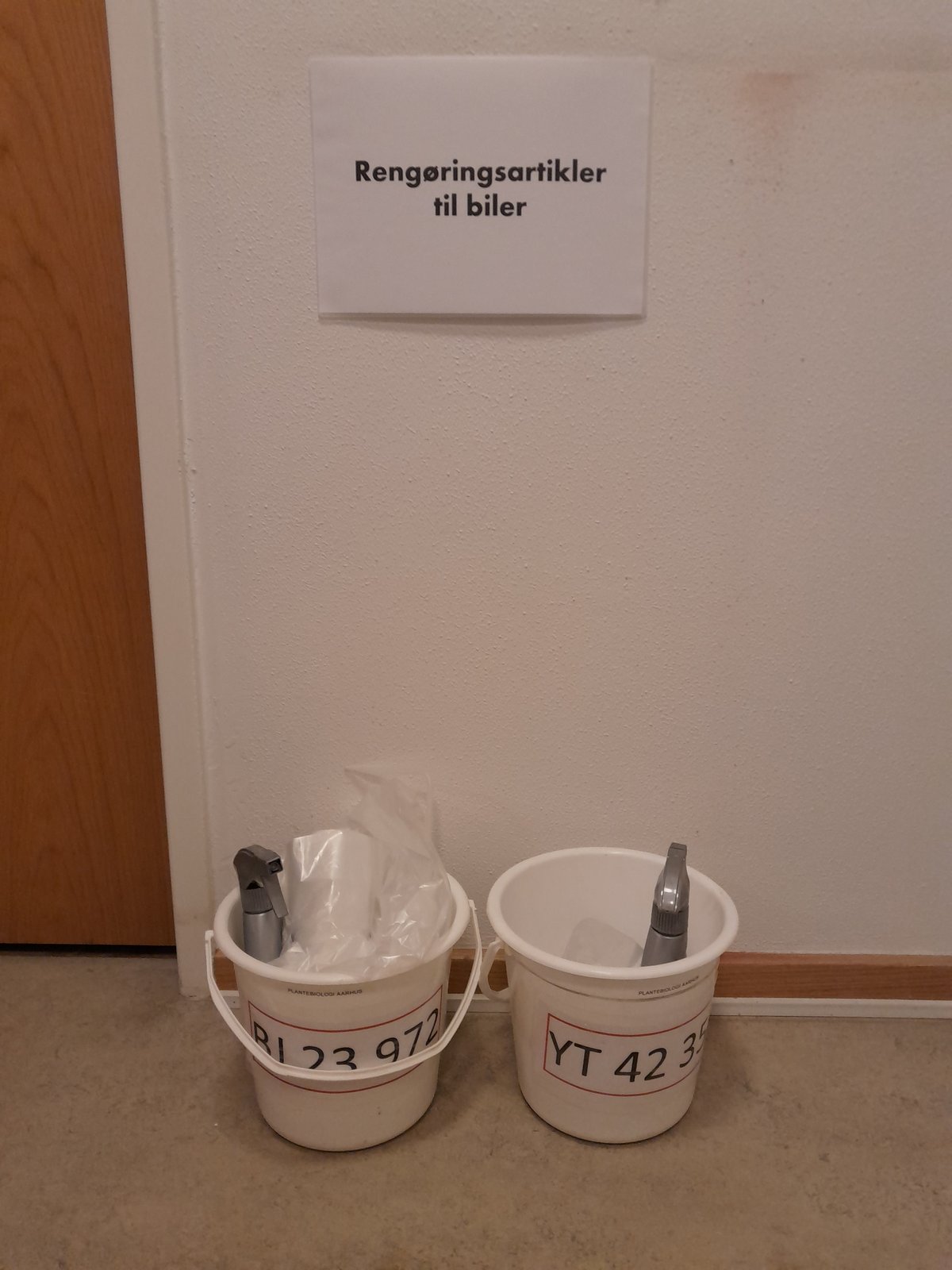 Rengøringsmidler til biler, bygning 1540